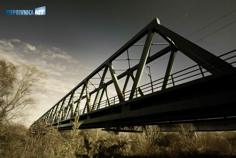 Željeznički most preko Drave kraj Šoderice // foto: Mario Kos