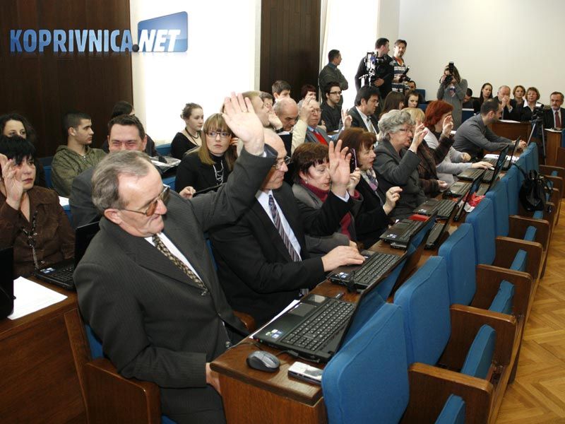 Na današnjoj sjednici vijećnici su se po prvi puta koristili laptopima // foto: Ivan Brkić