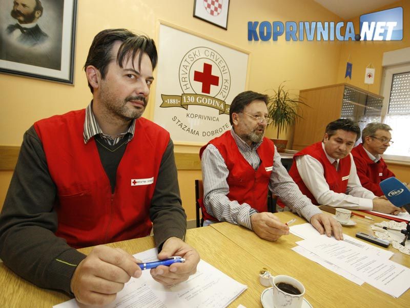 Glasnogovornik Goran Generalić (prvi s lijeva) najavio je kutije i kasice dobrote // foto: Ivan Brkić