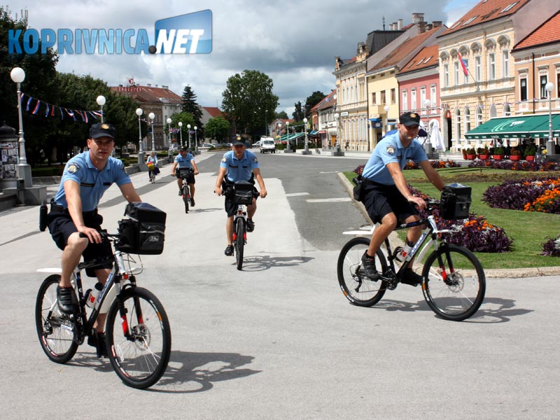 "Dečki u plavom" nove su bicikle odmah i isprobali // foto: Koprivnica.net