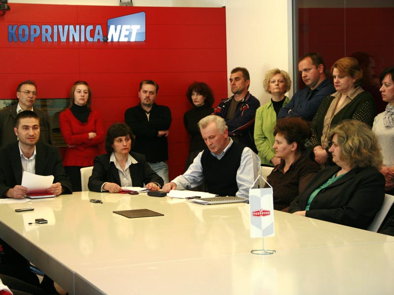 Skupina radnika očekuje poštene i zakonite izbore / Foto: Ivan Brkić