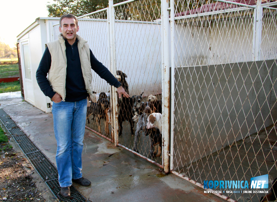Veterinar Ratimir Juršetić sa psima, azil Ottova kućica  // foto: Mario Kos
