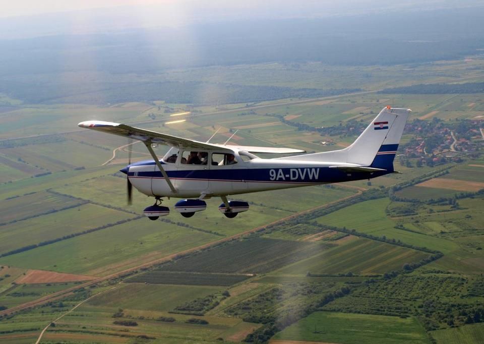 Motorni avion Cessna 172 pilotske skole BellAir