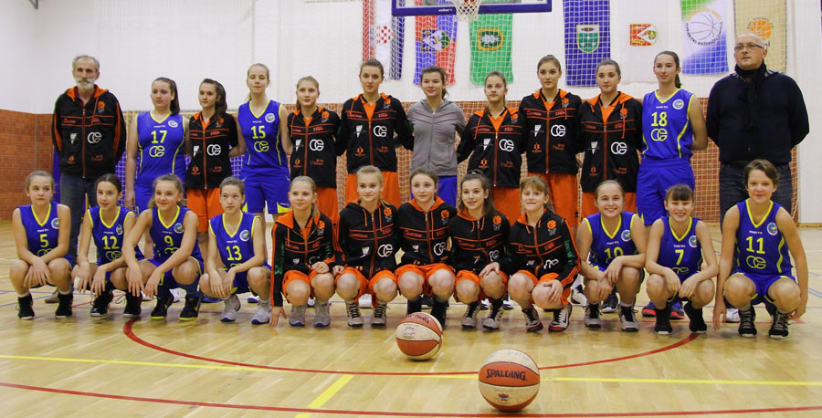 Zajednička fotografija košarkašica DHP-a i Koprivnice-Koprive // Foto: ŽKK DHP