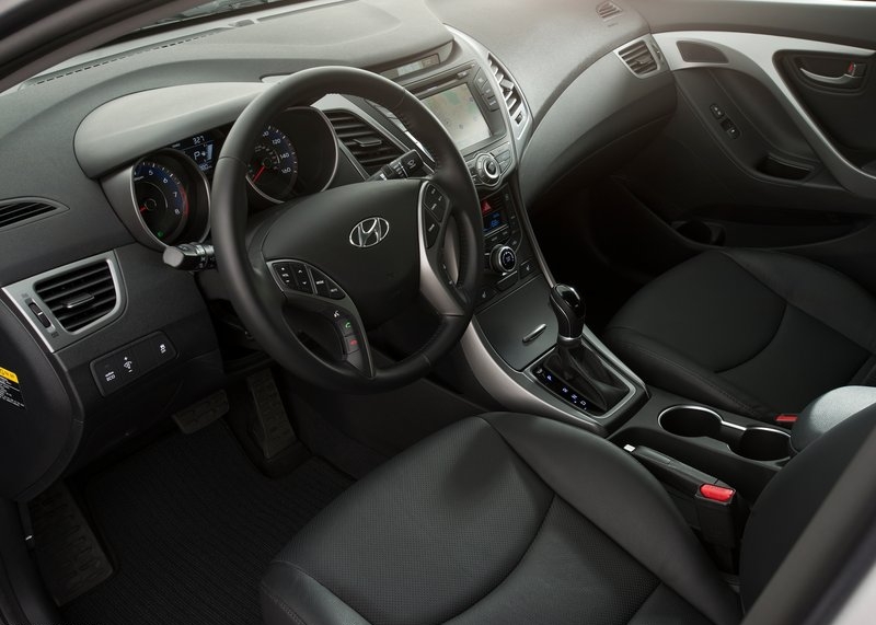 Hyundai Elantra Sedan (2014) interijer