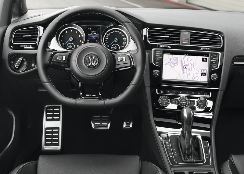 Volkswagen Golf R (2014) interijer