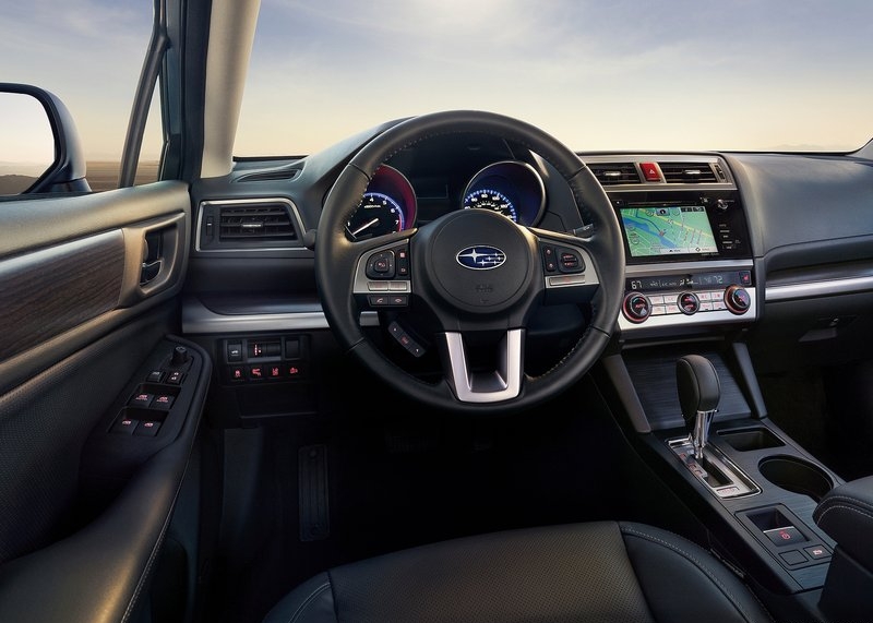 Subaru Legacy (2015) interijer