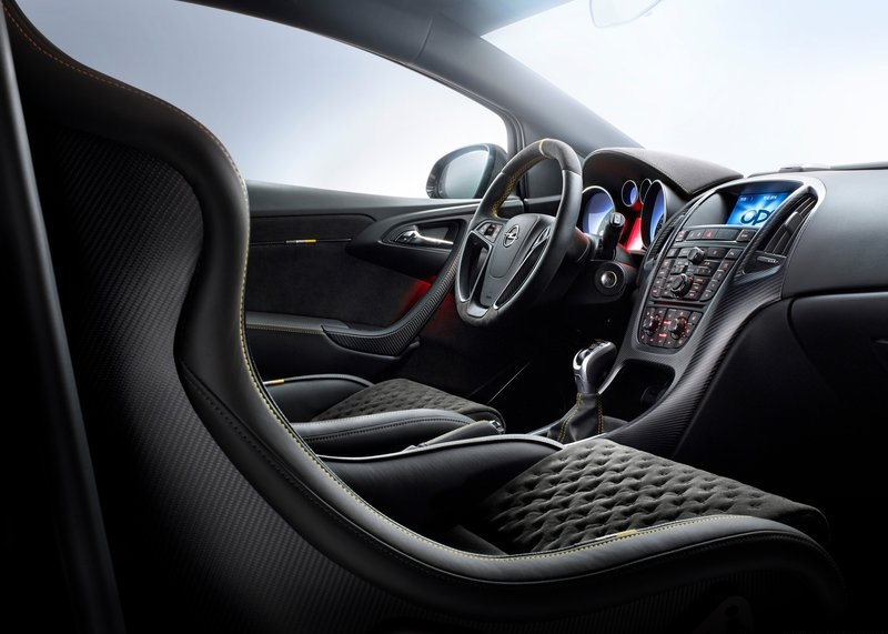 Opel Astra OPC Extreme (2015) interijer