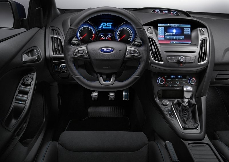 Ford Focus RS (2016) interijer