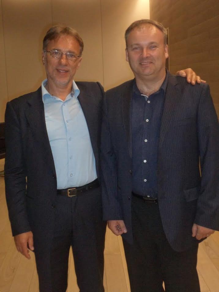 Slaven Krupski (desno) s prof. dr. Velimirom Srićom, čije je knjige često kupovao // foto: Facebook public