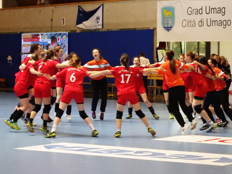 Veselje mladih podravkašica nakon velike pobjede // Foto: RK Podravka - Ivo Čičin-Mašansker