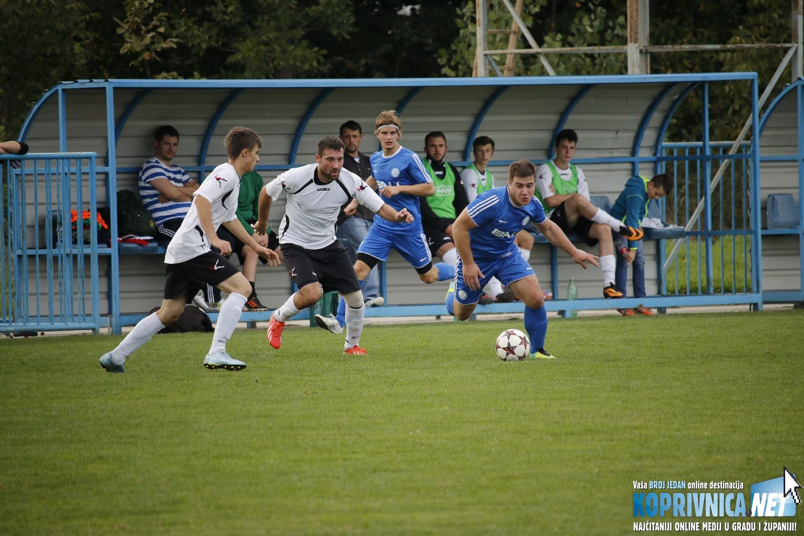 Velika borba za svaku loptu vodila se na utakmici Sloge i Graničara // Foto: Marko Murković