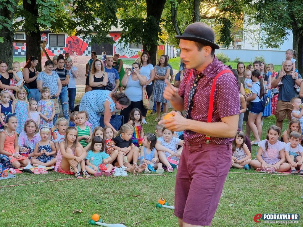 Žonglerski i klaunski show Monsieur K.